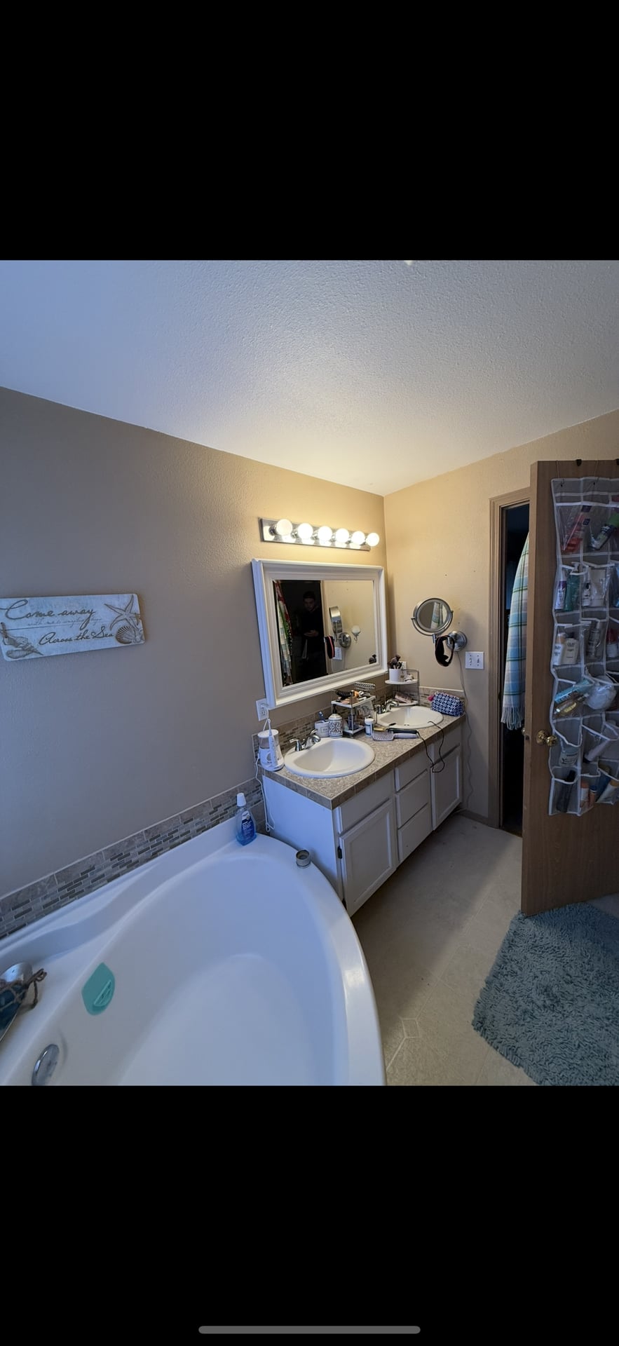 Master Bath with Walk-In Shower & Freestanding Tub - Before 9